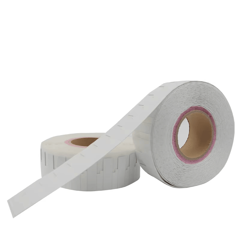 En rulle fleksible F5515-2 UHF RFID-labels til tryk klar til automatiseret kodning i store mængder på lagre.