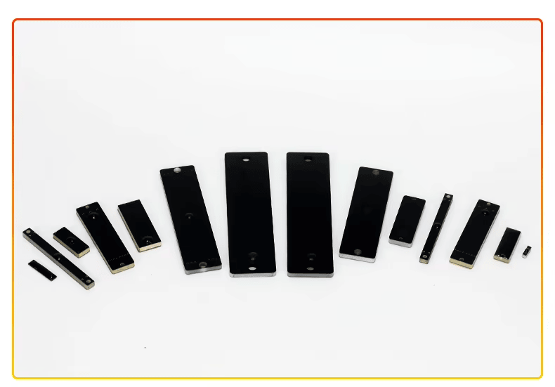PCB RFID-tag til metal med lang læseafstand vist med tydeligt indgraveret logo.