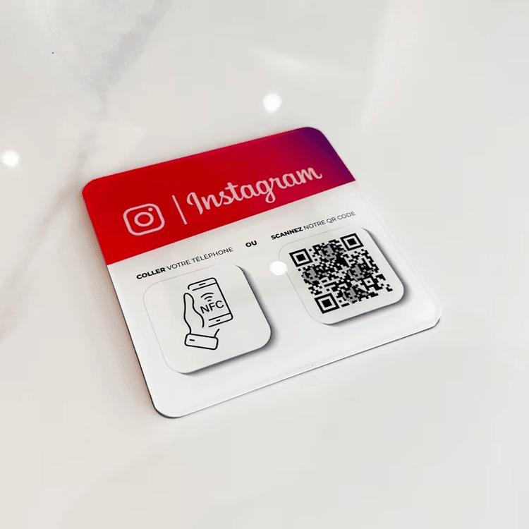 Specialdesignet NFC-standerholder til kort der åbnes ved berøring vist med tydeligt fokus på antennelayout til anvendelser inden for NFC-standere.