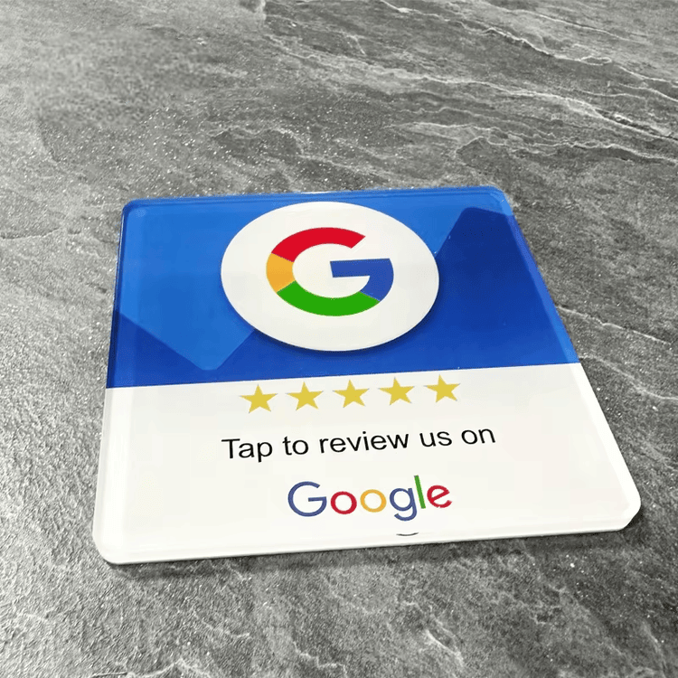 Specialfremstillet NFC-stander til digitale kort vist fra bagsiden til NFC-anvendelser.