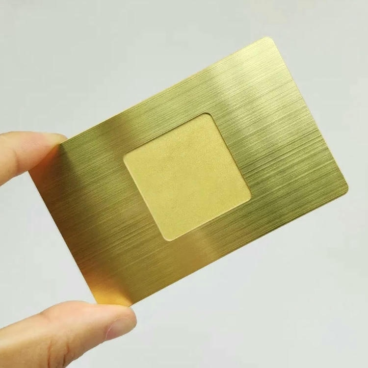 Specialdesignede metalvisitkort til eksklusiv branding vist med tydeligt fokus på kundetilpasset korttryk til anvendelser inden for metalvisitkort.