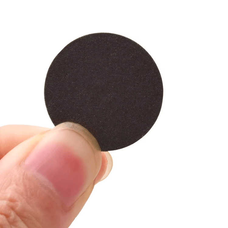 HF RFID-etiketter til mærkning i storserieproduktion vist med tydeligt fokus på aktivstyring til anvendelser inden for HF RFID-etiketter.