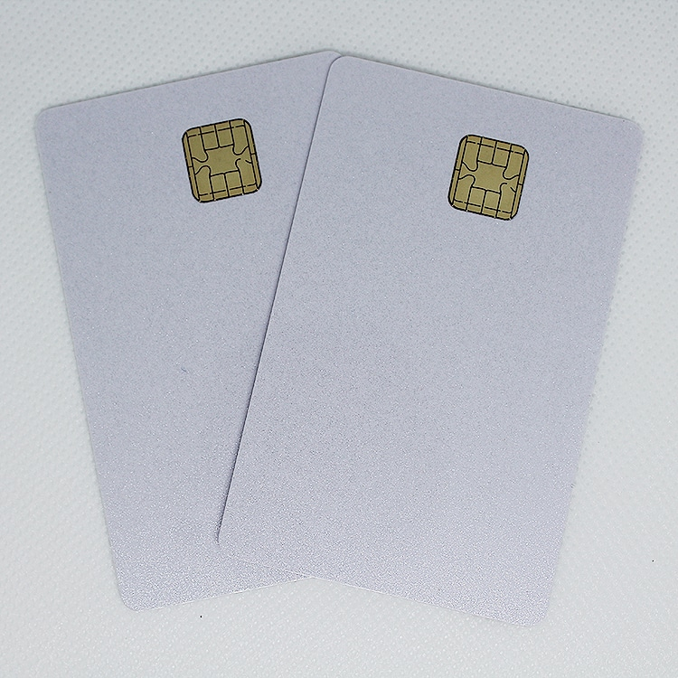 Dette billede viser kundetilpassede kontakt-IC-kort til sikre programmer med tydelig chipdetalje til kontaktchipkort.