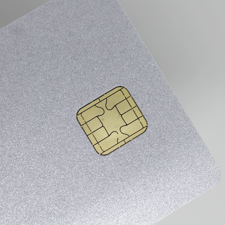 Kundetilpassede kontakt-IC-kort til sikre programmer vist med tydelig materialefinish til kontaktchipkort.
