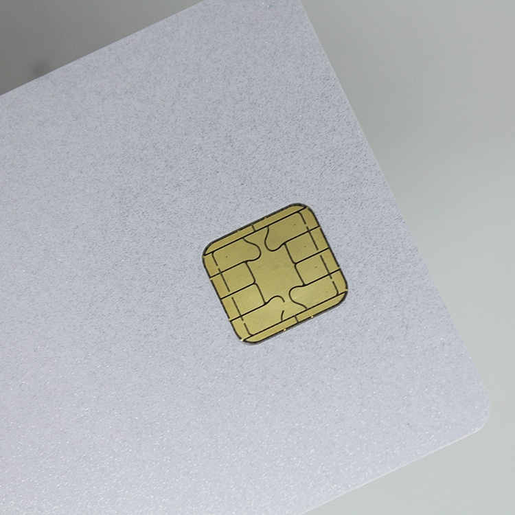 Kundetilpassede kontakt-IC-kort til sikre programmer vist med trykt logo for købere, der vurderer kontaktchipkort.
