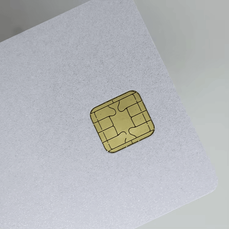 Specialdesignede IC-kontaktkort til sikre programmer vist med visning fra siden til købere der sammenligner løsninger inden for kontaktchipkort.