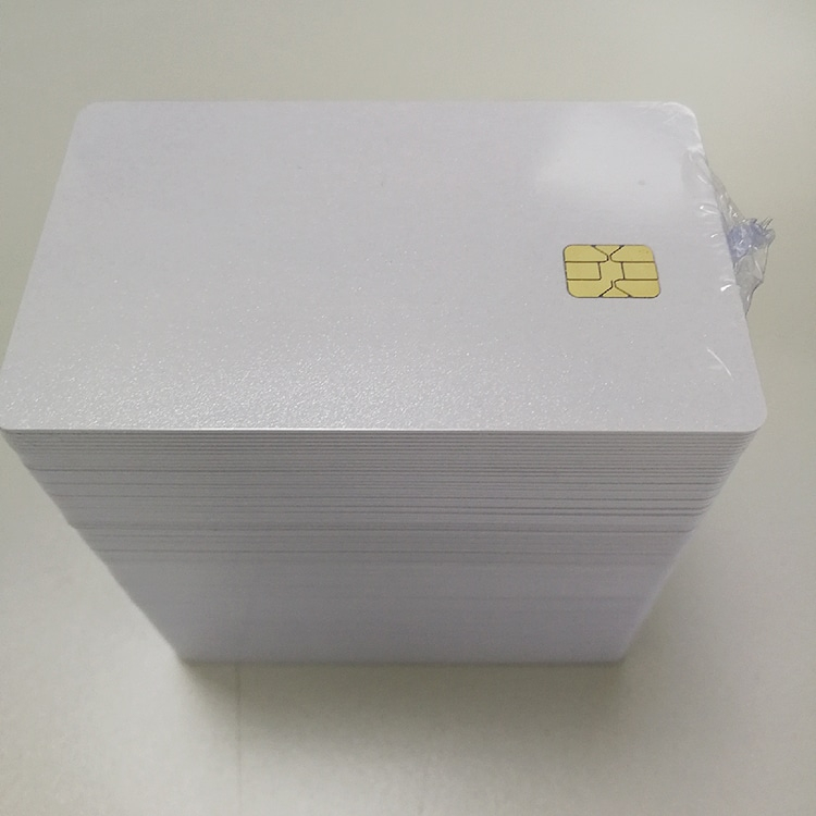 Kontakt IC-kort med specialprint og logo til ID-kortprojekter.