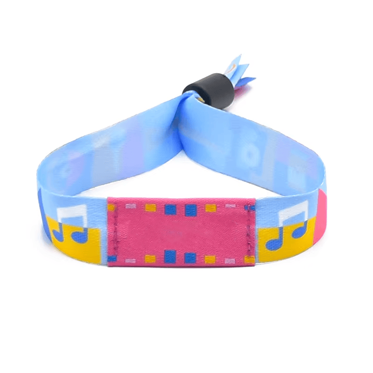Dette billede fremhæver behagelig pasform på RFID-armbånd i stof til adgang ved firmaarrangementer til anvendelser inden for RFID-armbånd i stof.