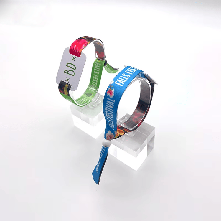 Produktfoto af Specialdesignede RFID-armbånd i stof til brandkampagner der viser trykt logo i kategorien RFID-armbånd i stof.