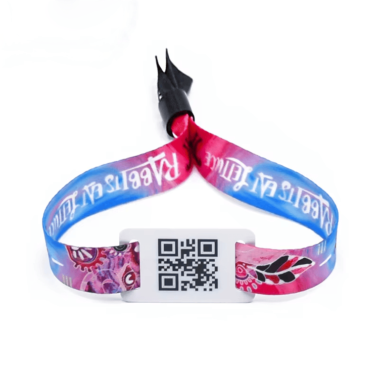 RFID-armbånd i stof til gæsteregistrering ved events.
