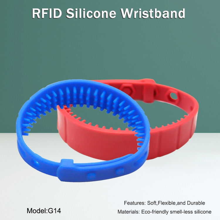 Reklamebillede af RFID-silikonearmbånd model G14 viser blå og røde bånd med oplysninger om blødt samt fleksibelt og holdbart miljøvenligt materiale.