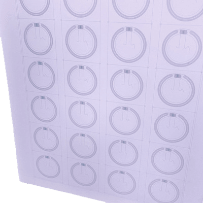 Visning af højfrekvente antennedesign på et RFID prælamineret indlæg til sikre smartkortsystemer.