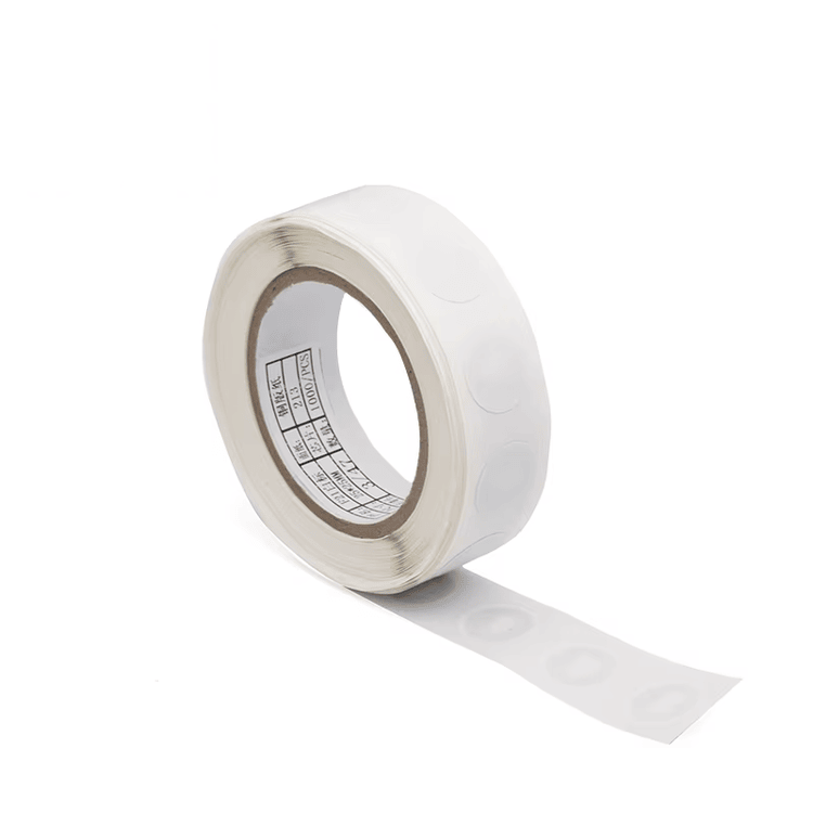 Produktfoto af HF RFID-labels til sikker aktivsporing med kontaktløs scanning.
