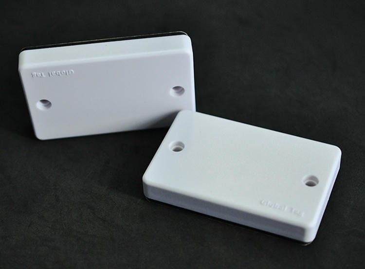 Produktbillede af magnetisk ABS RFID-tag til metaloverflader med robust konstruktion til industrielle anvendelser.