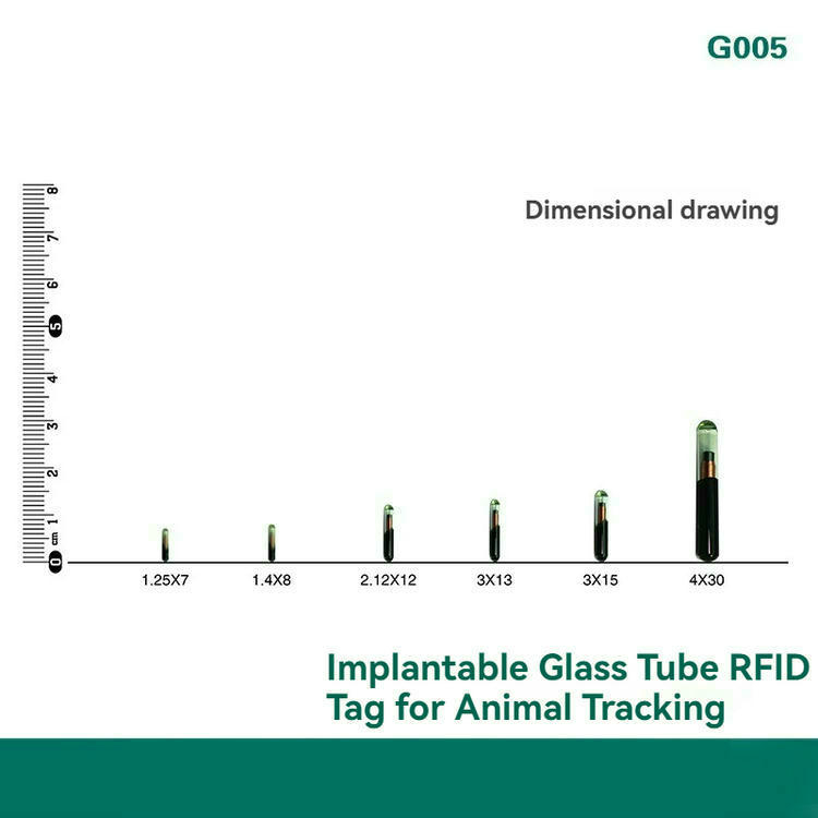 Størrelsessammenligning for implanterbare glasrørs-RFID-tags viser mikrochipdimensioner og G-005 kapslen på 3x15 mm.