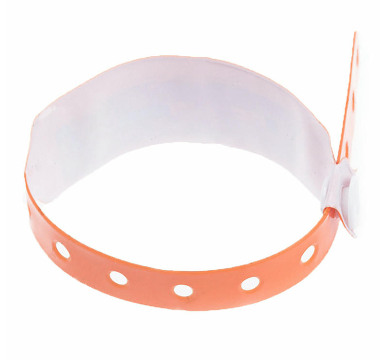 Hvidt genanvendeligt RFID PVC-armbånd PVCW51 med høj holdbarhed til langvarig identifikation.
