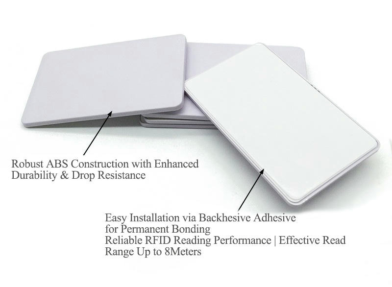 Funktionsgrafik for keramisk RFID-biltag til forrude, model C8654-1, med fokus på holdbart ABS-kabinet og klæbende bagside til installation.
