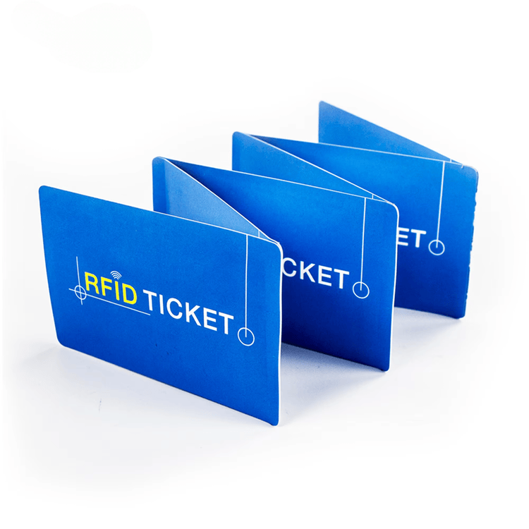 Eksempel på RFID-billetbrochure viser et foldbart papirformat, der gør chipområdet let at scanne.