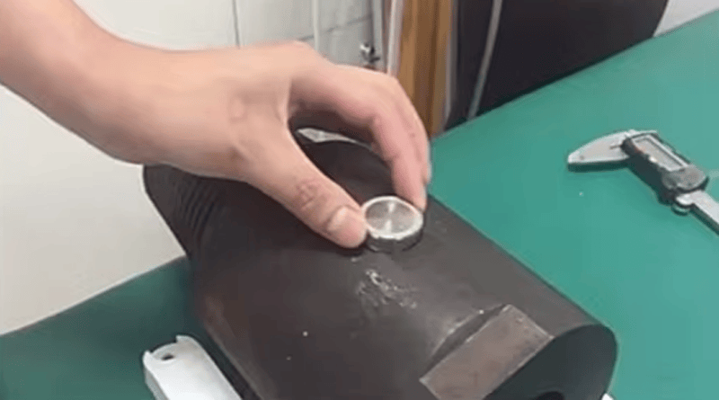 Flere SSD24-2 robuste RFID-tags samlet i en serieproduktion til større industriprojekter