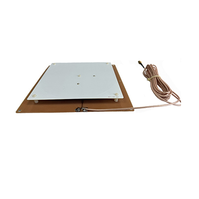 Dette billede viser ZK-ANT190D full-band UHF RFID-antennen fra siden for at fremhæve det flade design.