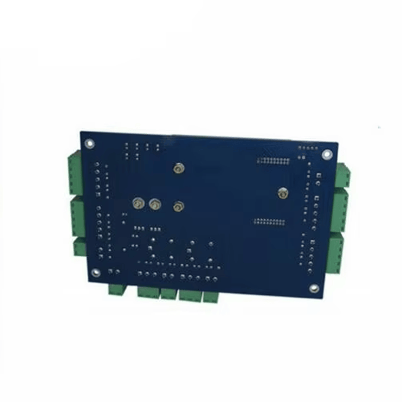 Bagsiden af adgangscontrollerprintkortet ac02 vises med loddepunkter og PCB-baner samt monteringshuller og klemmepositioner langs kanterne.