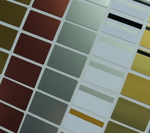 Oplev eksklusive plastkort, hvor kunstnerisk design møder holdbarhed.